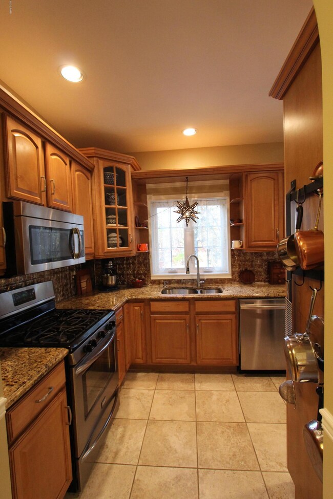 150 Aspen Dr, Milford, PA 18337 - photo 6