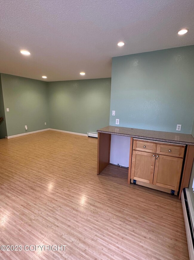 6413 E 14th Ct unit A, Anchorage, AK 99504 - photo 2