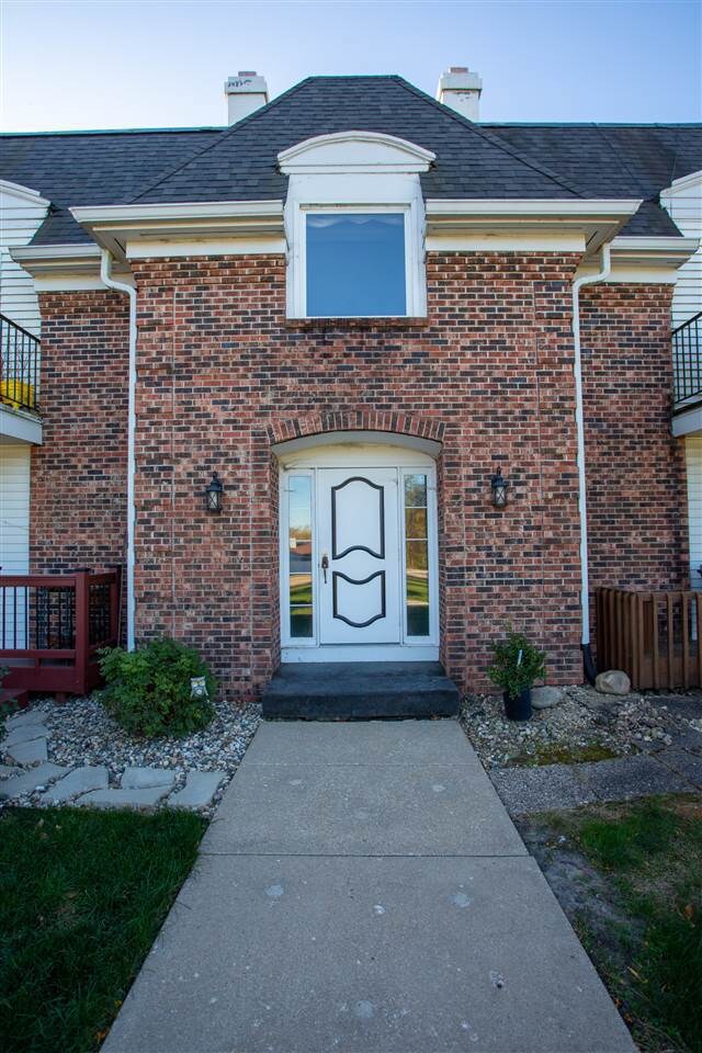 2114 W 1st St unit 6, Cedar Falls, IA 50613 - photo 2