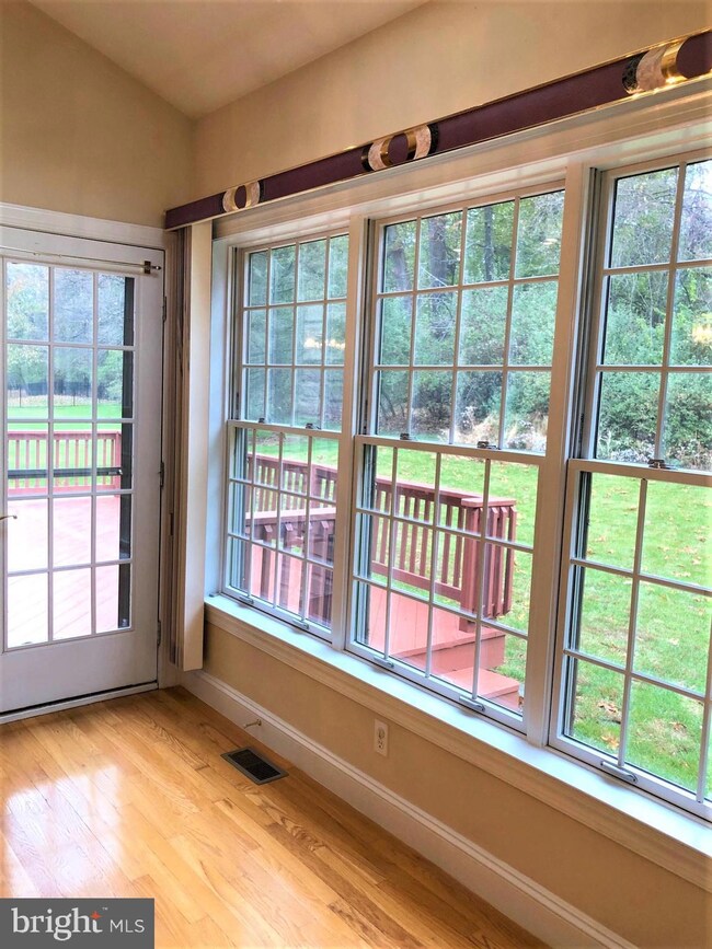 7260 Lochhaven St, Allentown, PA 18106 - photo 6