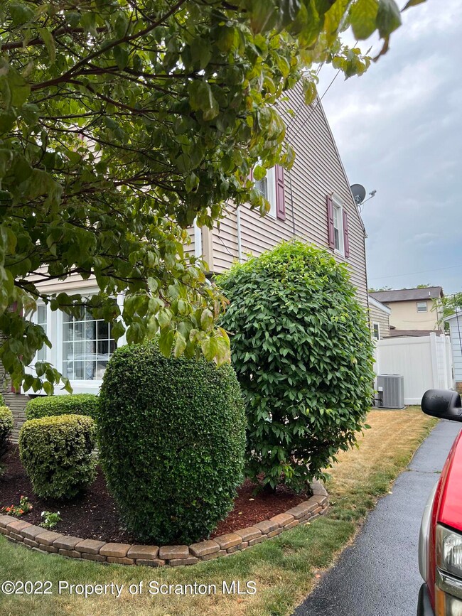 51 N Loveland Ave, Kingston, PA 18704 - photo 6