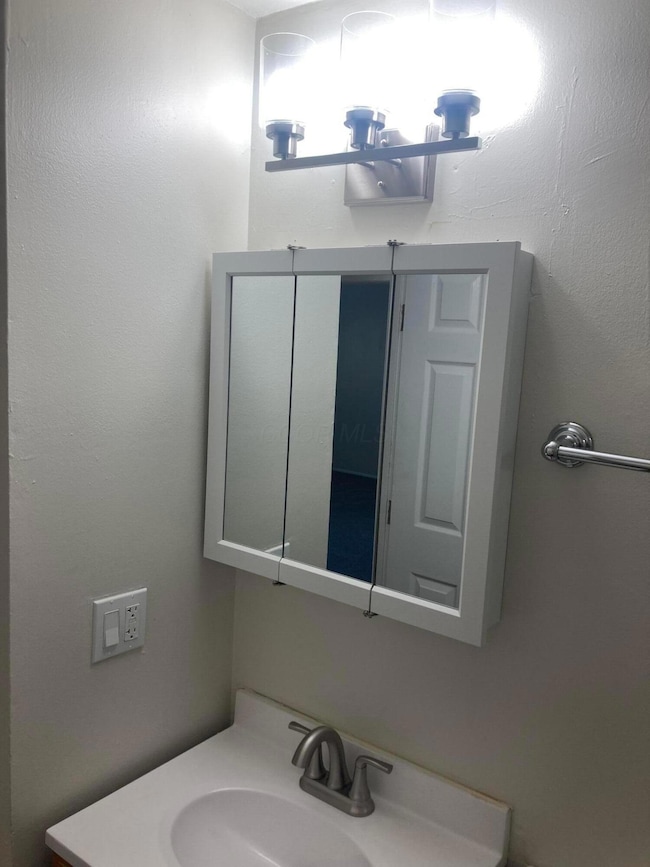 3201 Pelden Ct, Columbus, OH 43231 - photo 4