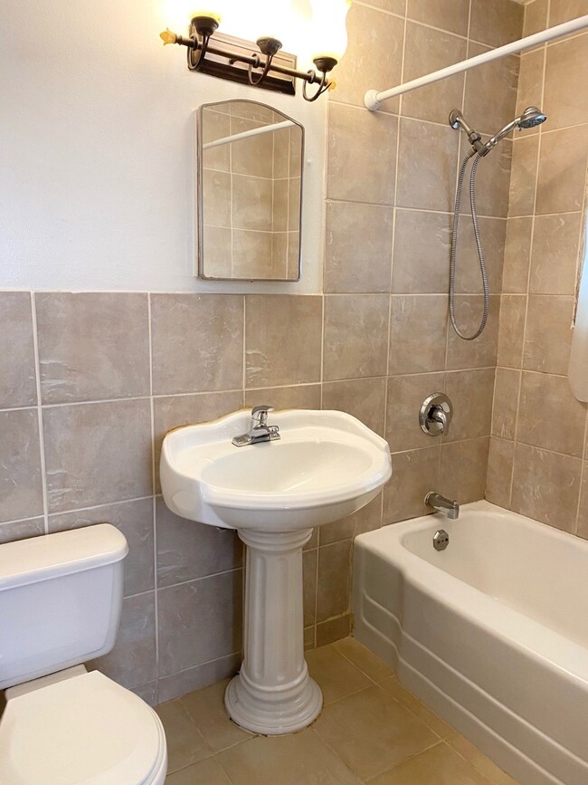 938 Algregg St, Houston, TX 77009 - photo 7