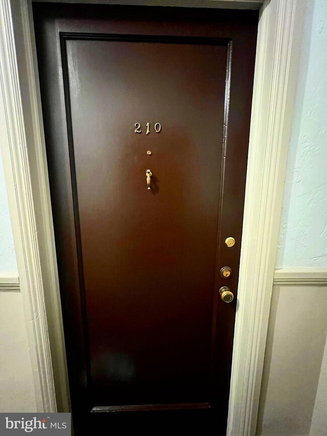 Denbigh Hall unit 210, Wilmington, DE 19806 - photo 2