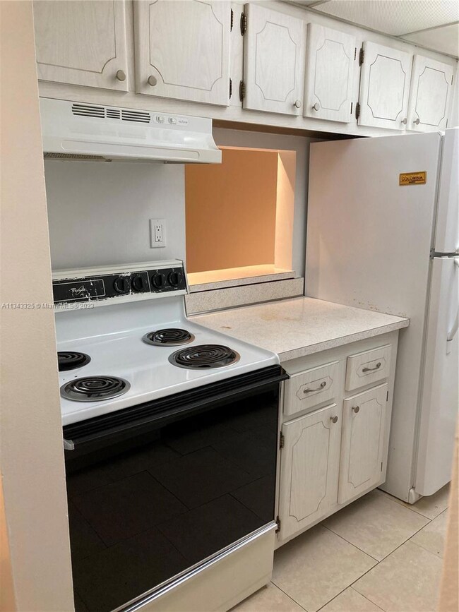 14221 N Kendall Dr unit 411C, Miami, FL 33186 - photo 6