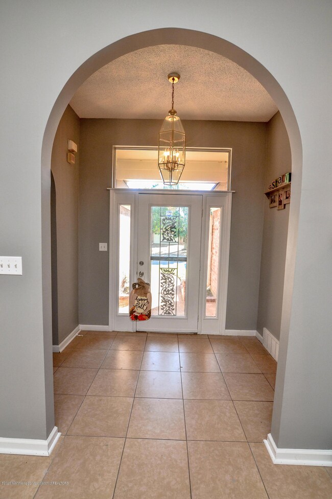Entry w/Archway
