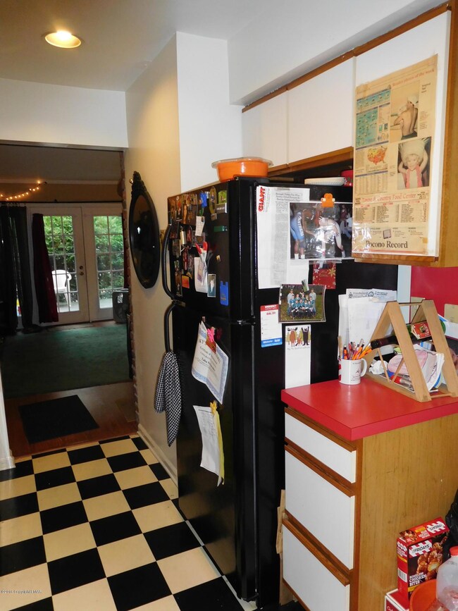 137 N 5th St, Stroudsburg, PA 18360 - photo 7