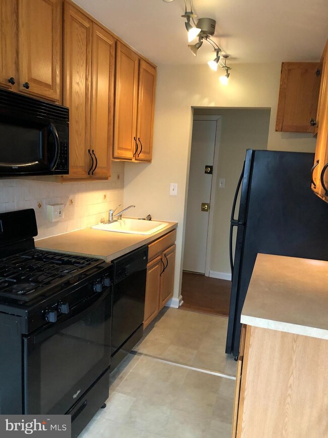 201 Philadelphia Pike unit 212, Wilmington, DE 19809 - photo 2