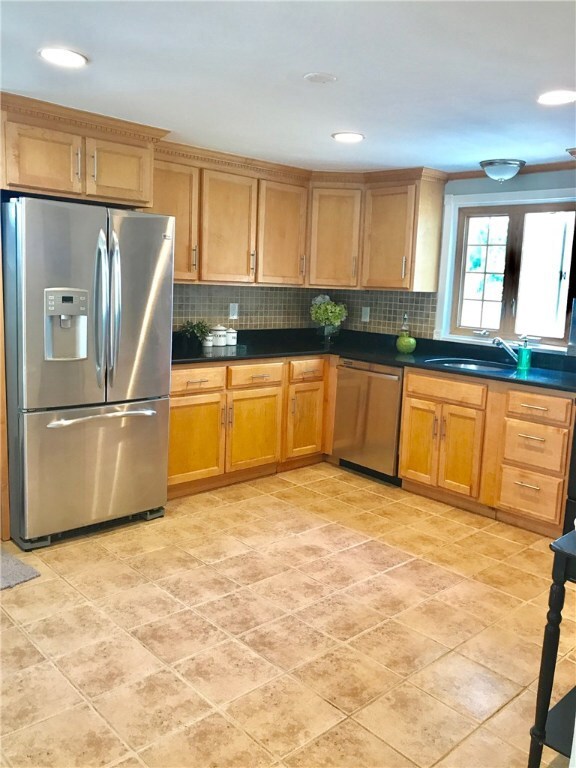 18 Clark Ave, Pawtucket, RI 02860 - photo 7