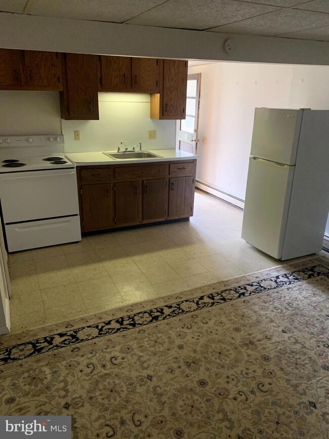 2152 Farmington Ave unit B, Boyertown, PA 19512 - photo 3