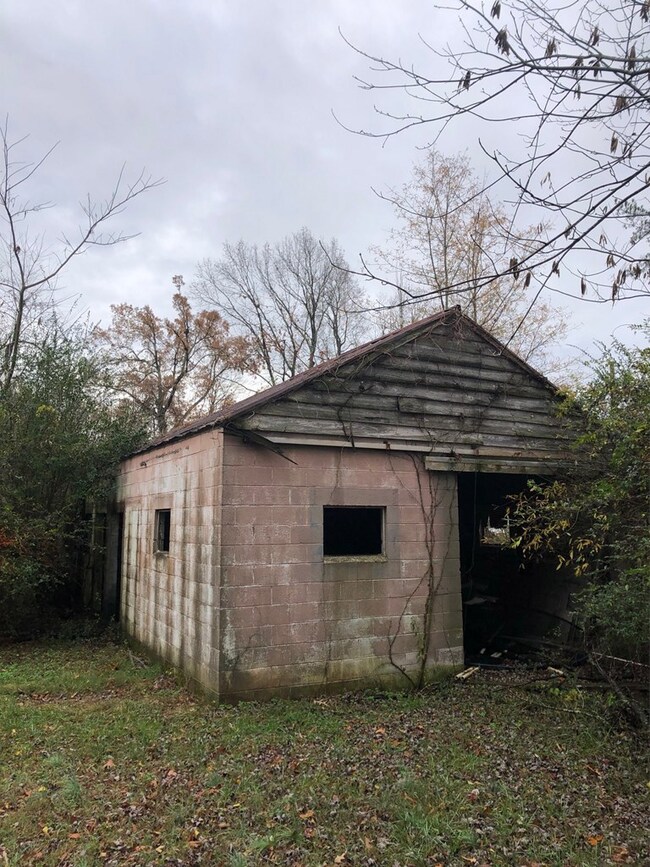 1605 1st St, Victoria, VA 23974 - photo 3