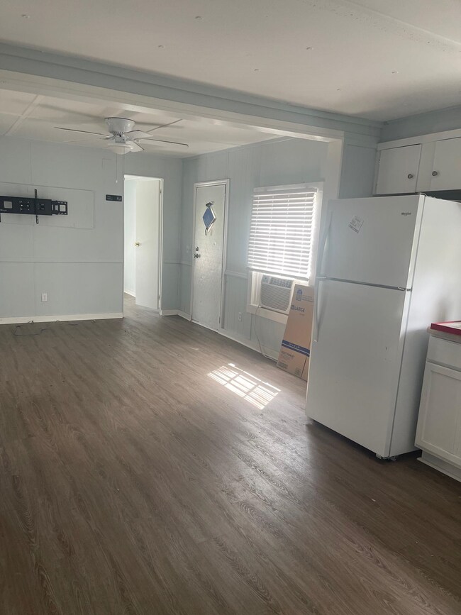 76 Maxson Rd, Crawfordville, FL 32327 - photo 2