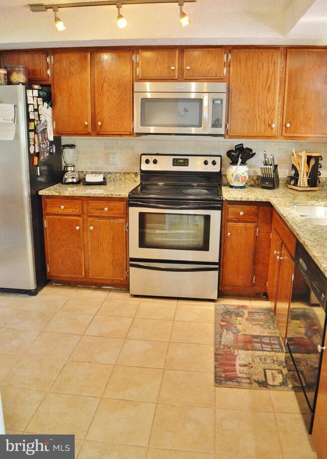 15341 Edgehill Dr, Dumfries, VA 22025 - photo 4