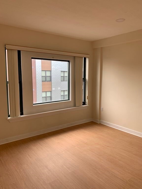 The Vicomte unit 404, Allston, MA 02134 - photo 2