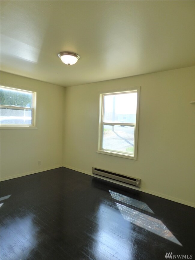 402 W Loop Dr, Moses Lake, WA 98837 - photo 7