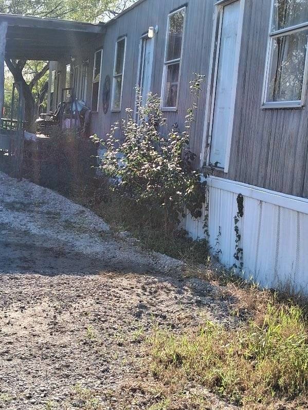 1117 E Moore St, Beeville, TX 78102 - photo 6