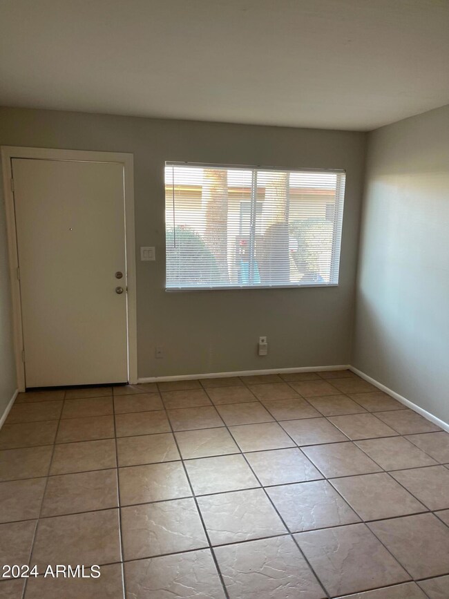 909 S Priest Dr unit 2, Tempe, AZ 85281 - photo 3