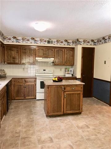 Wonderful kitchen with updated countertops and nic