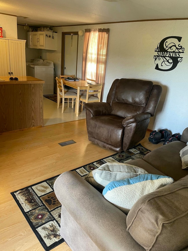 1553 Mayflower Ln, Dandridge, TN 37725 - photo 3