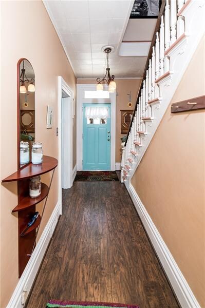 ENTRY WAY FROM DINING ROOM/FAMILY ROOM.