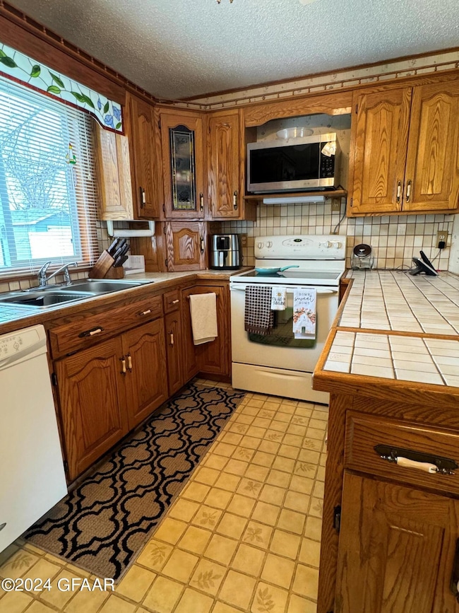 1506 S 19th St, Grand Forks, ND 58201 - photo 5