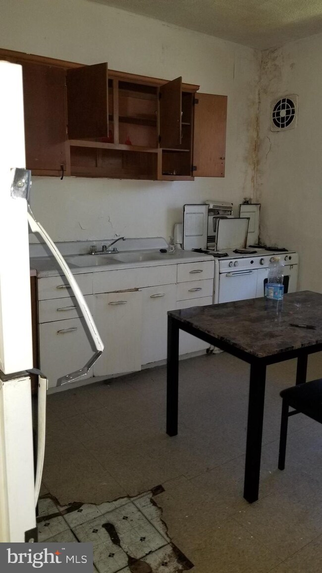 2831 Erdman Ave, Baltimore, MD 21213 - photo 3