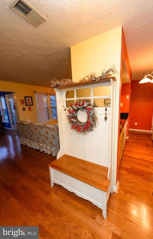 3560 Sherbrooke Cir unit 201, Woodbridge, VA 22192 - photo 2