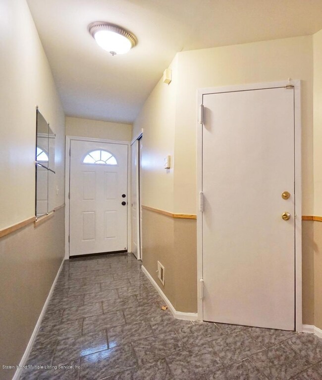 (2) ENTRY FOYER