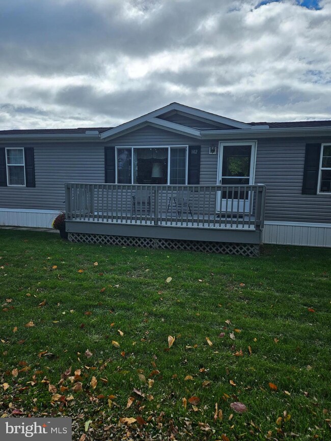 102 Buckskin Ct, Honey Brook, PA 19344 - photo 2