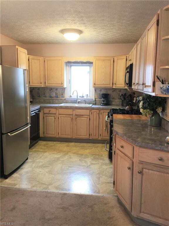 updated kitchen with stainless steel appliance, ga