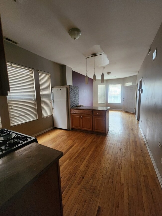 3342 W Crystal St, Chicago, IL 60651 - photo 6