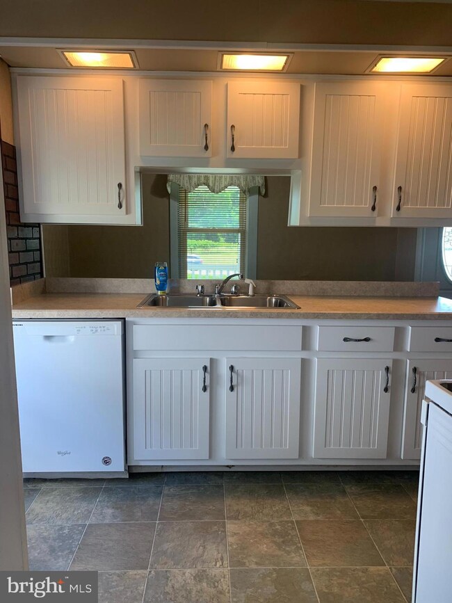 6718 Sykesville Rd, Sykesville, MD 21784 - photo 7