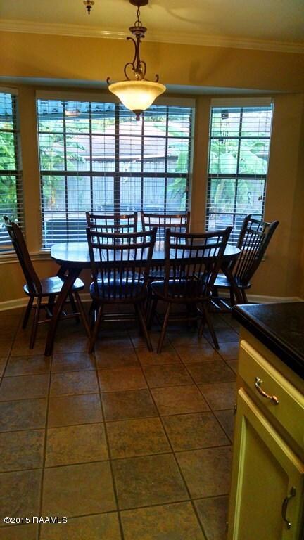 Kitchen to Breakfast Area