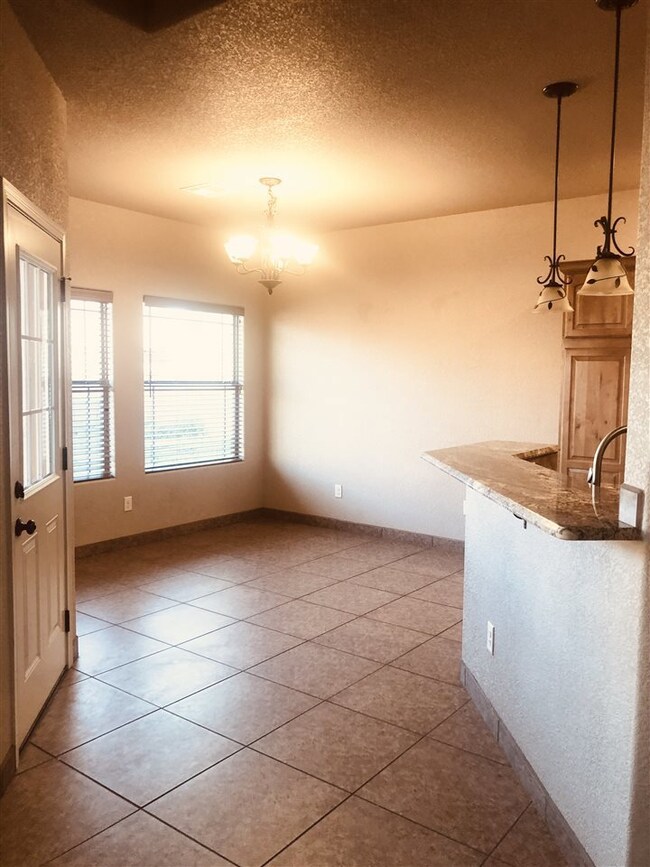 922 Hermoso El Sol, Alamogordo, NM 88310 - photo 4
