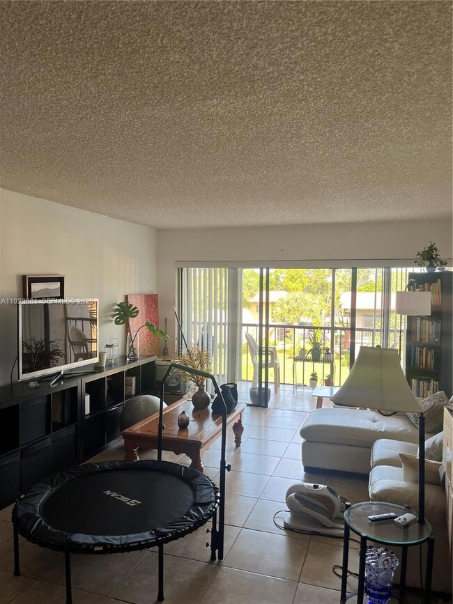 200 Lakeview Dr unit 311, Weston, FL 33326 - photo 5