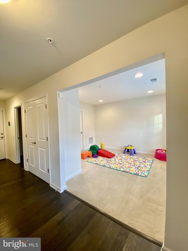 2802 Pinebrook Rd, Landover, MD 20785 - photo 7