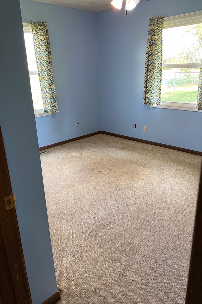 127 Clark St, Chenoa, IL 61726 - photo 5