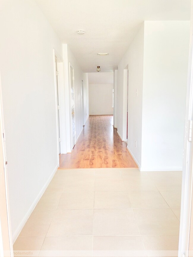 10930 Fern Terrace Dr, Houston, TX 77075 - photo 4