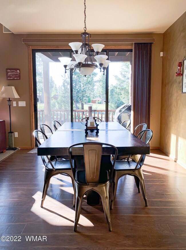 fairway views iP dining table