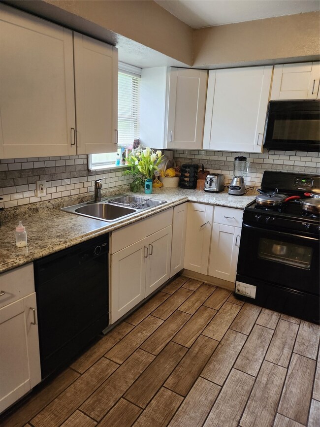 1018 Saint Clair St, Houston, TX 77088 - photo 3