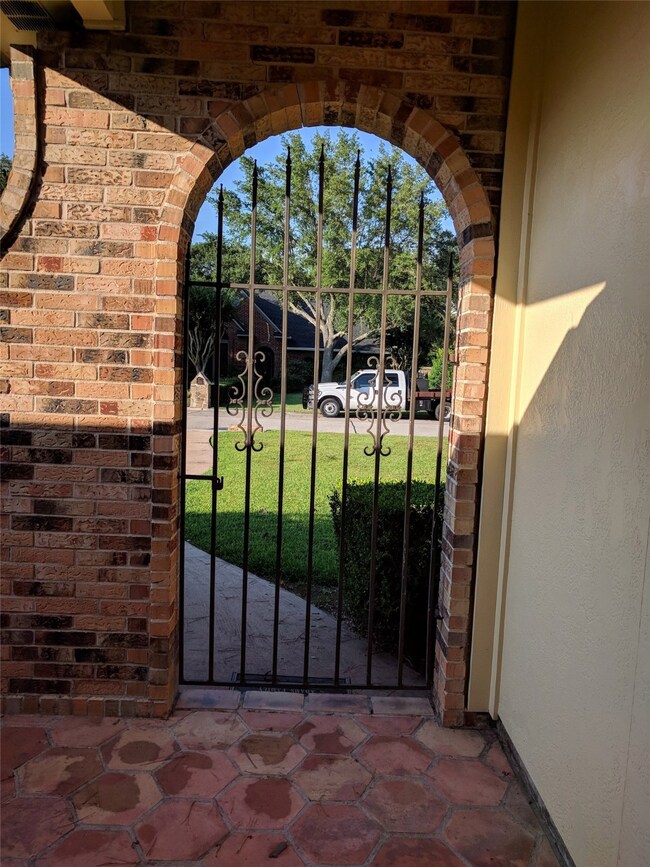 1008 Lynn Cir, Friendswood, TX 77546 - photo 7