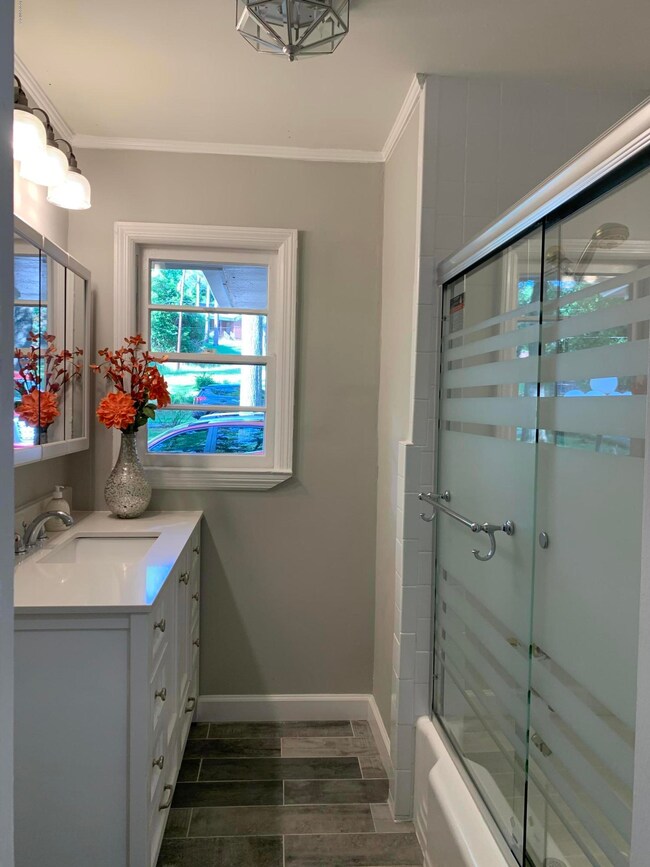 Briarcliff guest bathroom 1
