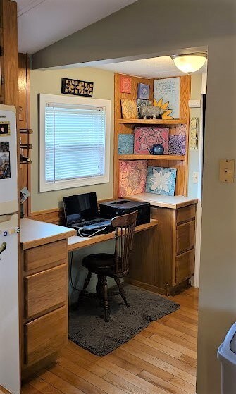 Kitchen/Desk area