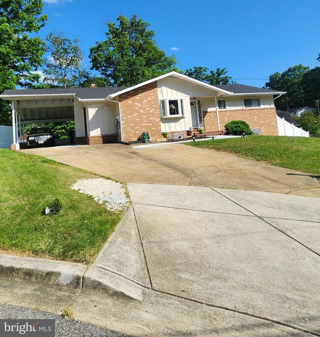 6506 Acorn Ct, Temple Hills, MD 20748 - photo 4