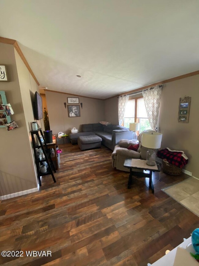 smith, grape st, living room