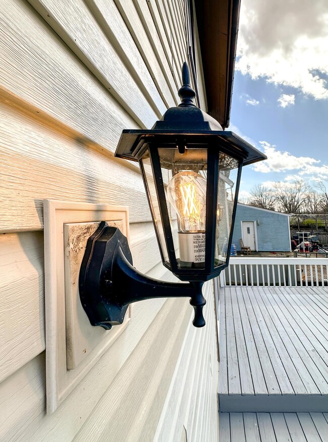 493 Maplewood-04