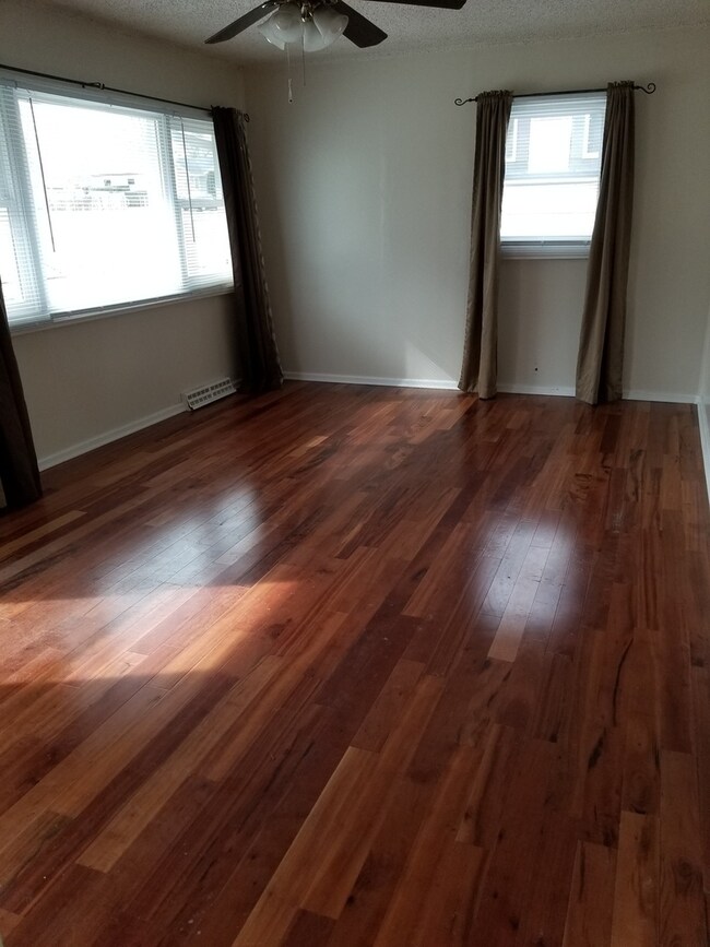 204 Harding Ave, Waukegan, IL 60085 - photo 3