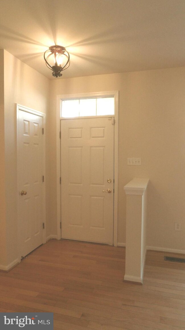 20812 Ireland Ct, Germantown, MD 20874 - photo 2