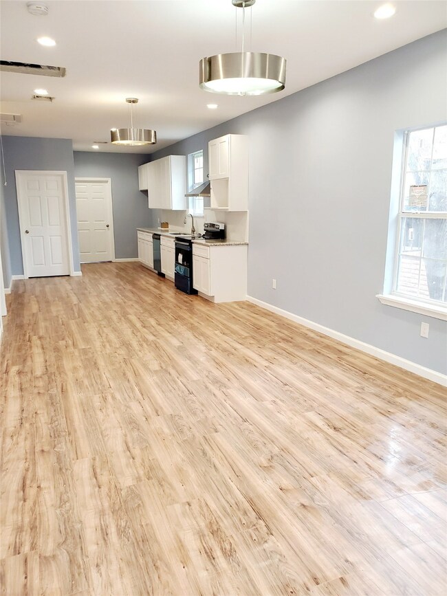 3702 Nathaniel Brown St, Houston, TX 77021 - photo 4