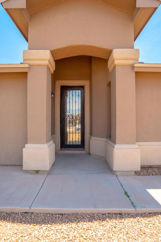 11501 Flor Liatris Dr, Socorro, TX 79927 - photo 4